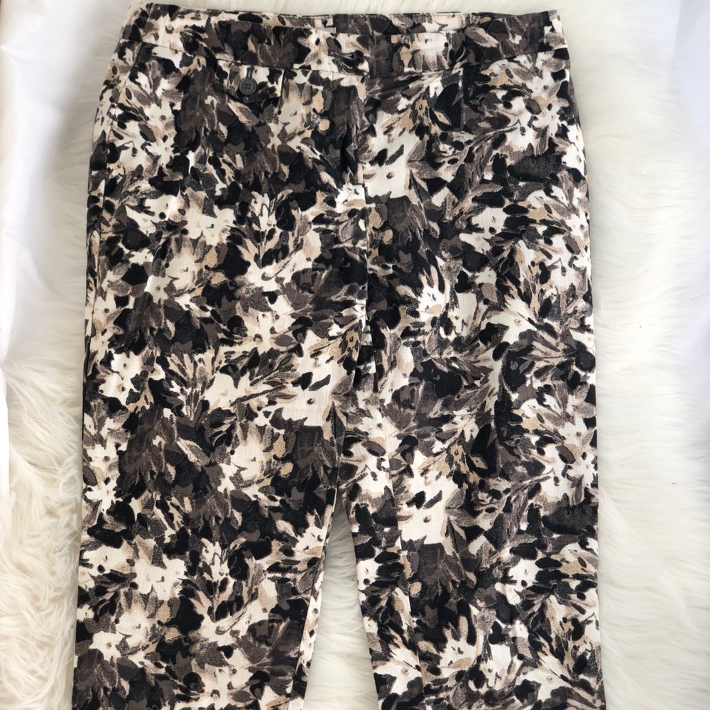 Black & white rose floral cropped pants
